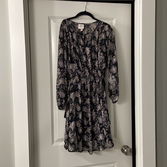 Dresses & Skirts - Midi dress, size M